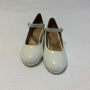 NEW IN BOX white patent girls dress shoes